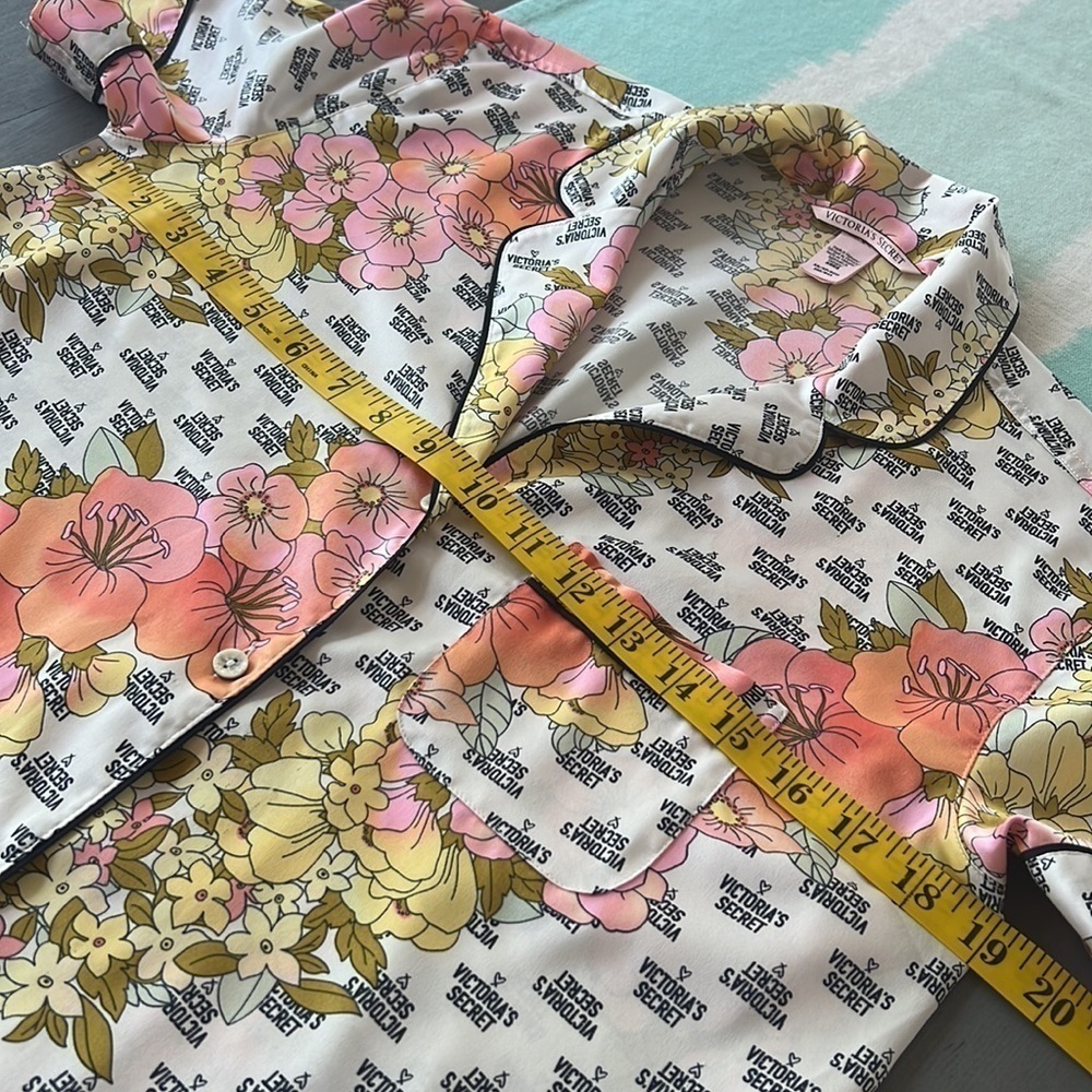 Victoria’s Secret Floral Logo Button Down Pajama Top XS - Picture 7 of 9